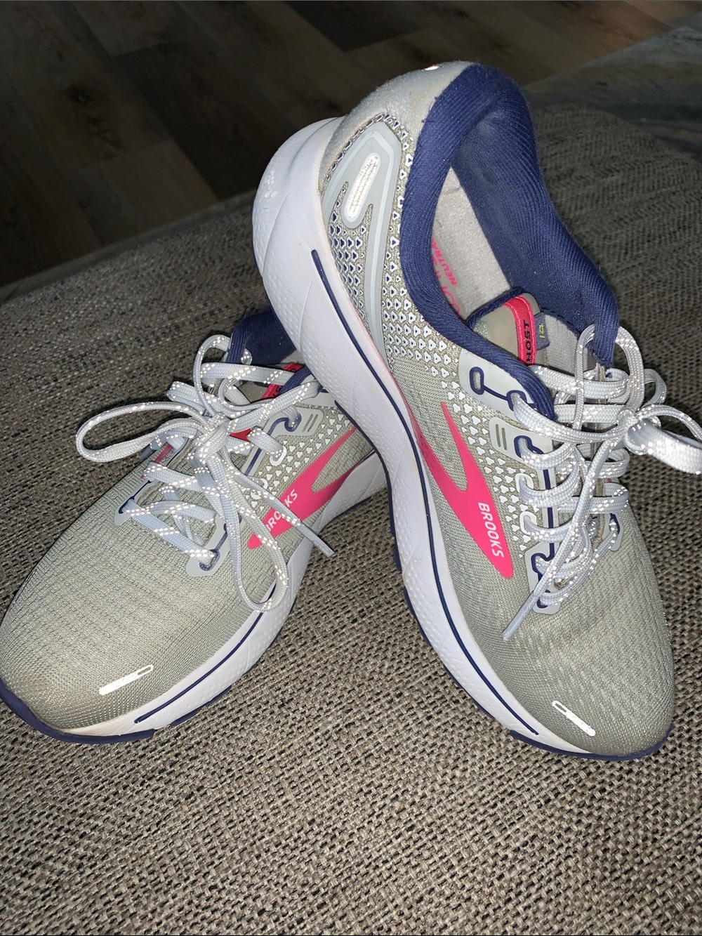 Brooks ghost 14 athletic tennis shoes running shoes size 7